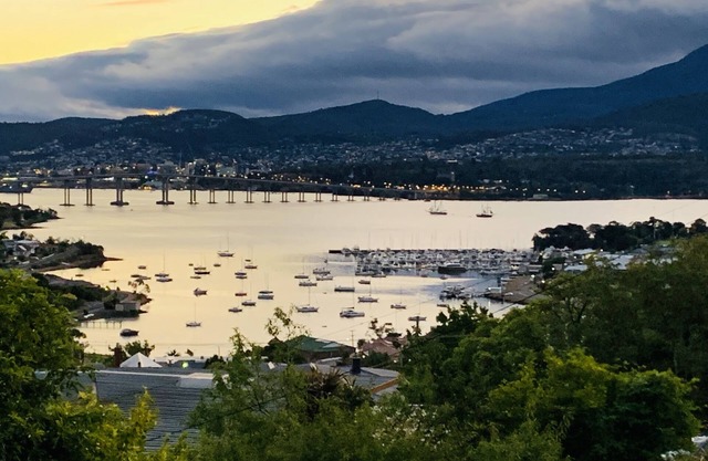 View Studio - Amazing Views, Stone Bath, King Bed