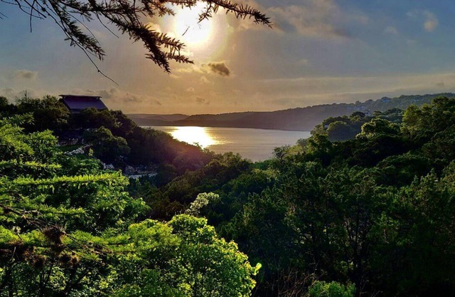 VIEWS, Canyon Lake, Newly Remodeled, Close to RIVER, BEST location