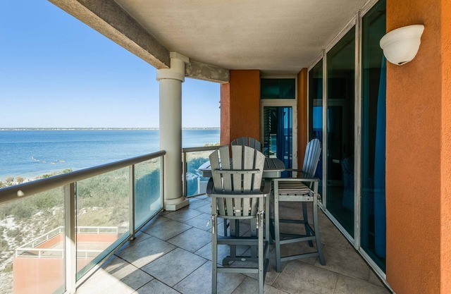 Views of the Beach, Ocean & Sound | King Suite |Vacation in Style |3 Bedroom Condo |Pools |Tennis