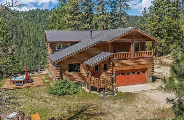 Views views views! Luxurious tranquil cabin retreat!