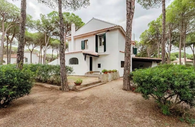 Villa 100 mt from the sea with WI-FI in private condominium a few km from Pula