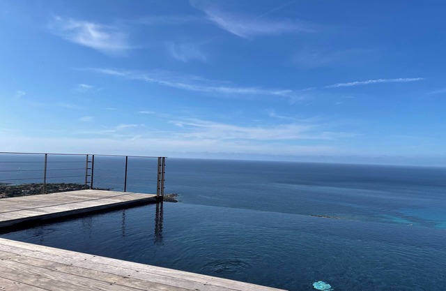Villa 130m2, 180° panoramic sea view, 5 pers. heated infinity pool