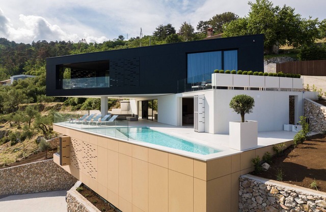 Villa 3.0 near Opatija for 8 people with indoor and outdoor pool & wellness