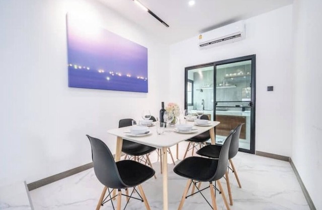 Villa 35 Wongamat 4 BR, 300m from BEACH