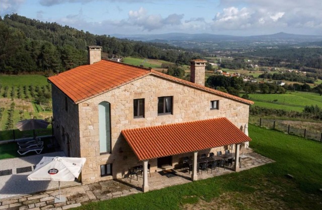 Villa - 5 Bedrooms with WiFi - 7841