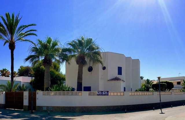 Villa 50 meters from the beach, Air conditioning, Wifi, Private swimming pool, outdoor kitchen, BBQ