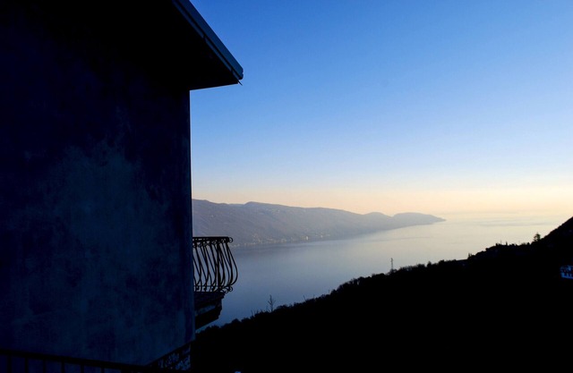 Villa Ada - Theater Home, wit marvellous lake view