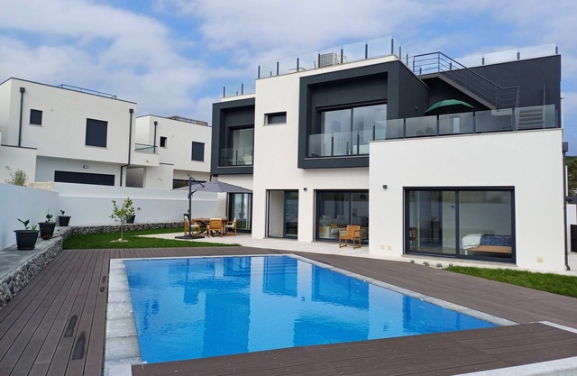 Villa Agapanthus, a comfortable 4 bedroom home by the sea.