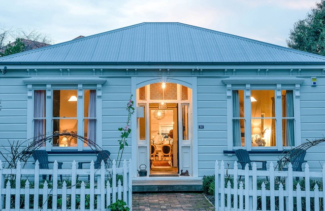 Villa Akaroa - Akaroa Pet Friendly Holiday Home