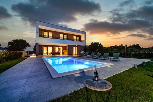 Villa Alba, a luxurious and beautiful villa near the sea