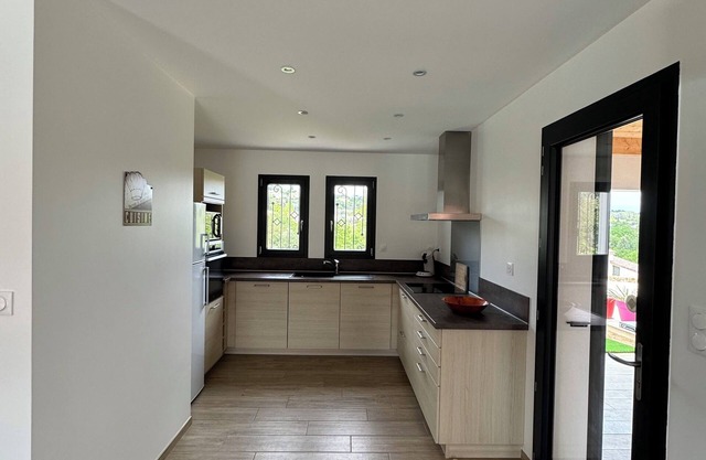 Villa Alicia, au Calme Avec Piscine et Jacuzzi Privé