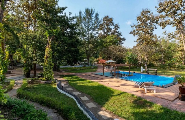 Villa Alora, Palghar by Ebony Stays | Private 6 BHK with Pool & Garden