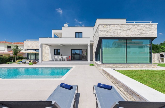 Villa Anni * in Porec, TOP villa with private pool and sea view