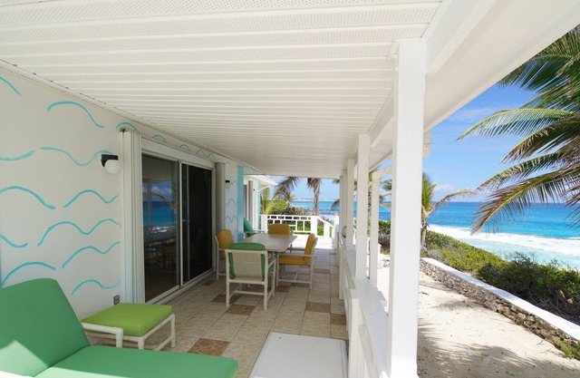 Villa Aqua, beach & ocean front