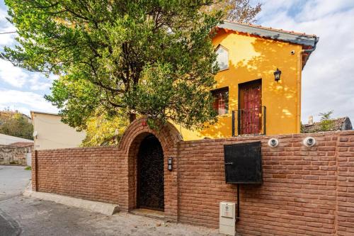 Villa Arancia Istanbul - Garden, BBQ, Sauna & Turkish Bath by the Tram in Fatih