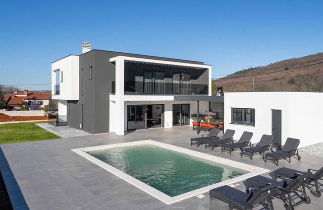 Villa Aria a peaceful retreat with a playground