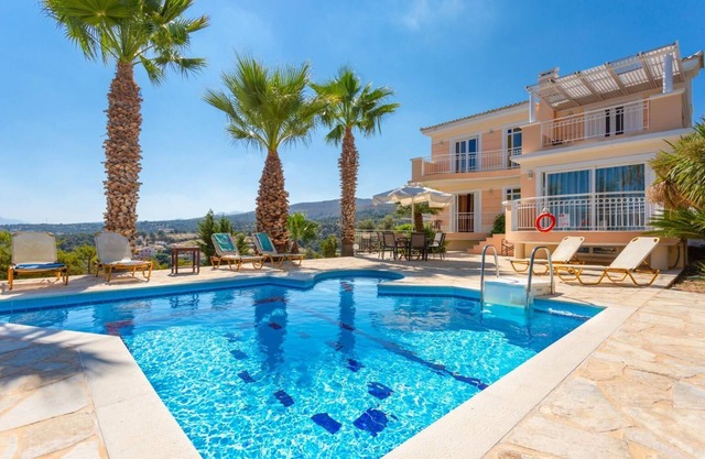 Villa Astro - Four Bedroom Villa, Sleeps 8