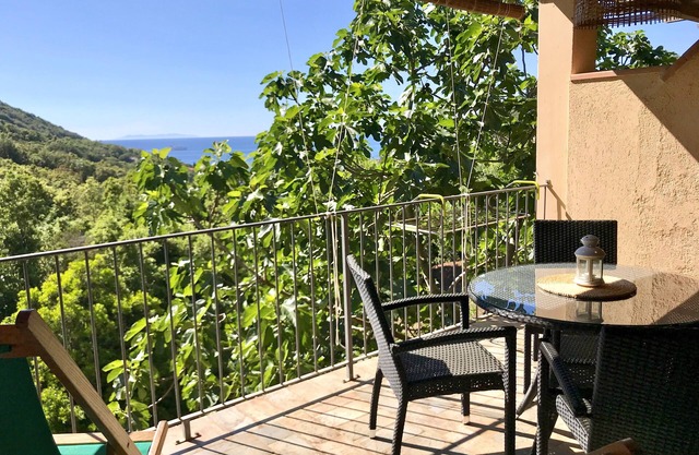 Villa at Peri Trilocale 2 bedrooms and a terrace overlooking the sea