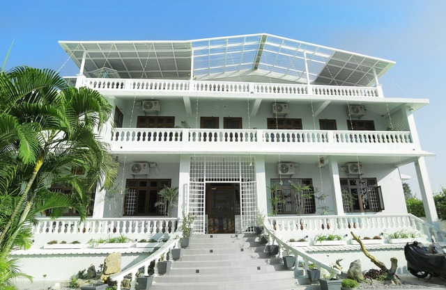 Villa at the foothills of Himalayas