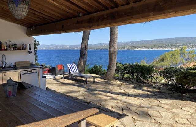 VILLA AT THE FRONT OF THE SEA - BEACH 50 meters away!