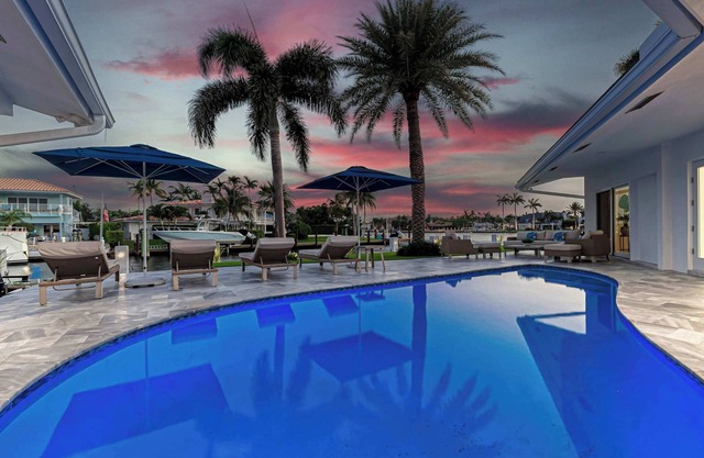 Villa Azul – Coastal Oasis | 5-Min Walk to Beach & Waterfront Living
