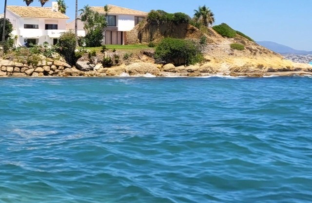 Villa 'Beachfront' with Sea View, Wi-Fi and Air Conditioning