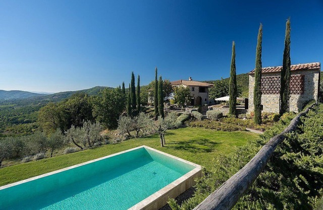 Villa Bellamia: A splendid two-story villa surrounded by the greenery, with Free WI-FI.