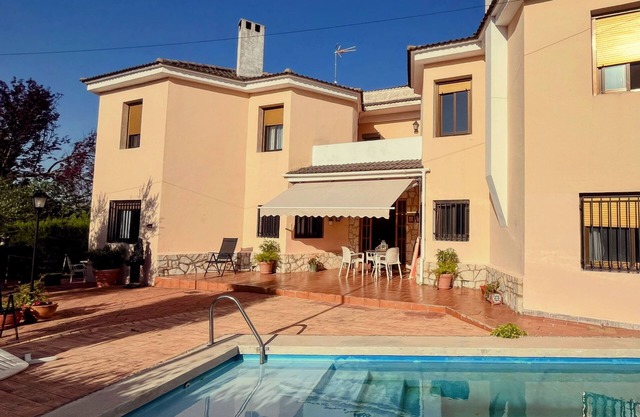 Villa Bobal - Exclusive getaway with pool, BBQ, wine and nature