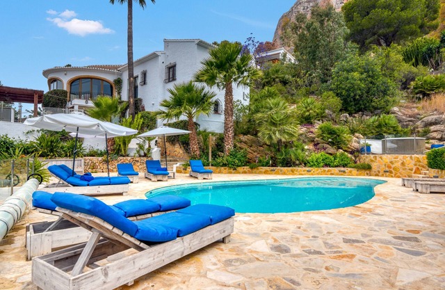 Villa 'Caroix' with Sea View, Wi-Fi and Air Conditioning