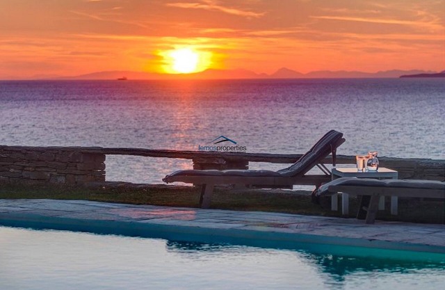 Villa Casa Bianca on the waterfront, one minute walk to a small sandy beach