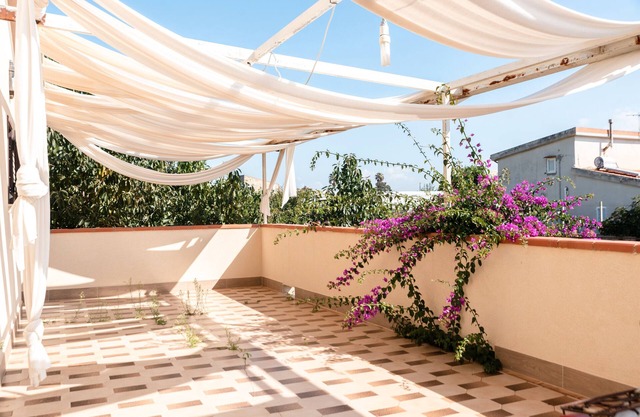 Villa 'Casa Di Elvira' with Private Terrace, Wi-Fi and Air Conditioning