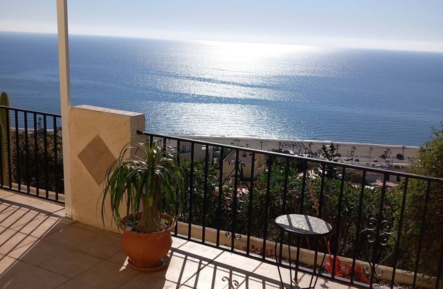 "Villa Casa Pinosierra" with Sea View, Pool, Wi-Fi, Garden & Terrace