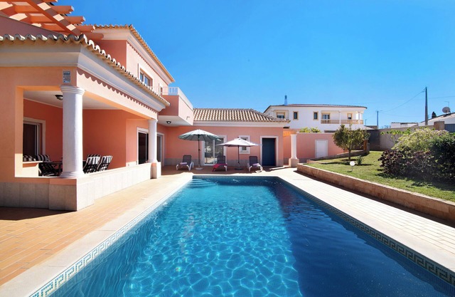 Villa Casa Tulipas with Mountain View, Pool, Wi-Fi, A/C & Garden