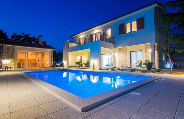 Villa Cedar with large swimming pool and summer kitchen