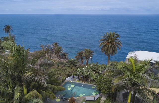 Villa con Piscina en Primera Linea de Costa finca Ecologica