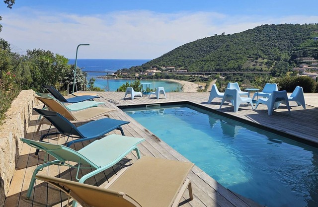 VILLA COLOMBA - FRONT OF THE SEA- 4 *