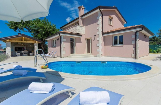 Villa Contessa with Beautiful Garden