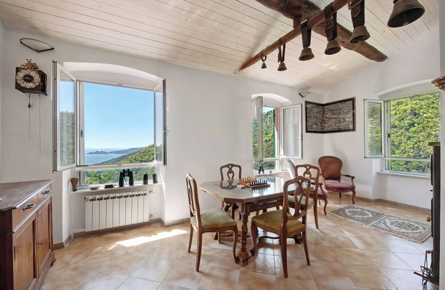 Villa 'Cottage Rustico Con Vista Mare' with Sea View, Shared Terrace and Wi-Fi