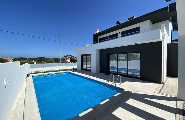 Villa da Luz - Luxury holiday villa with private heated pool near Obidos