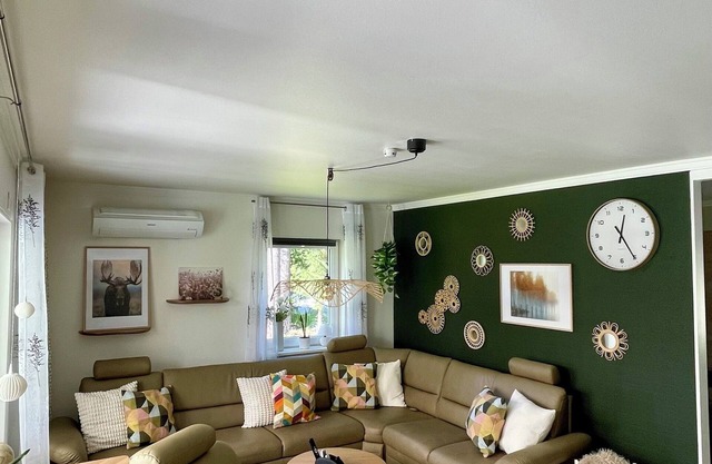 Villa Davvi dállu: Family-friendly vacation home with playhouse, sauna & garden