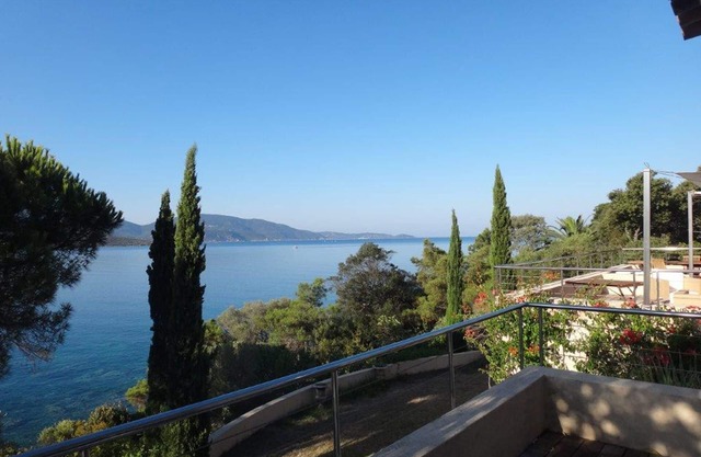 Villa de charme pieds dans l'eau - Charming villa direct access to the beach