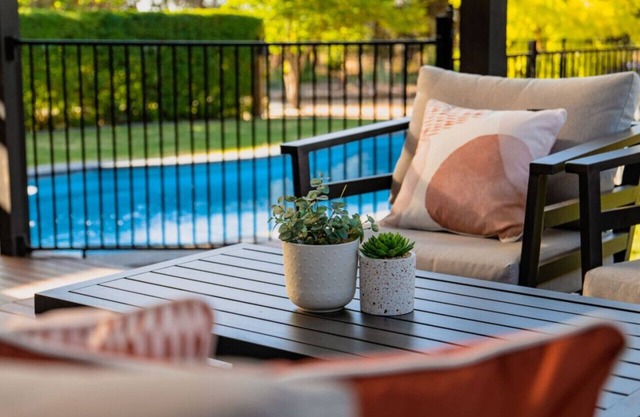 Villa Del Vino- stylish amongst bush & vineyards