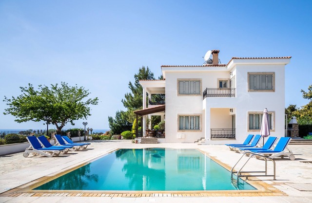 VILLA DEMETRA (4 ensuite bedrooms, stunning view,BBQ,HighSpeed WI-FI,swim.pool)