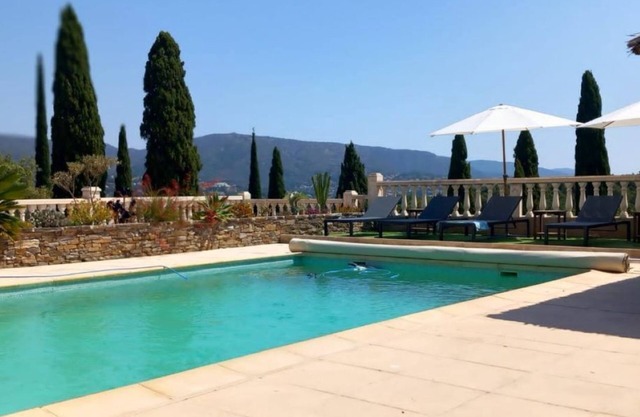Villa des Cyprès high comfort secure parking, quiet in Bormes les Mimosas