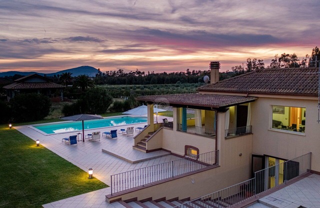 Villa Di Vina: SARDINIA UNLIMITED