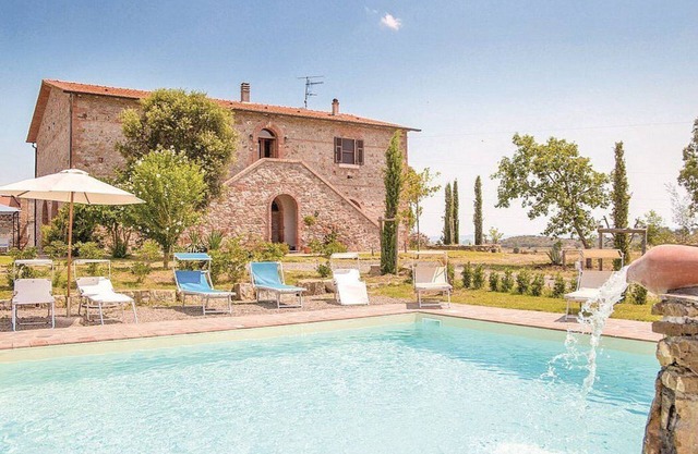 Villa Dicondra: A welcoming two-story villa in the characteristic style of the Tuscan countryside, with Free WI-FI.