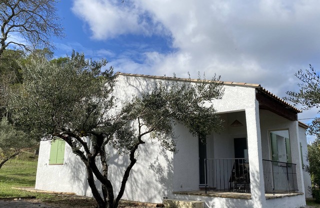 Villa Domaine Estello au Calme à la Campagne Dans un Domaine Viticole