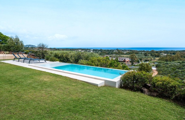Villa 'Domo La Vela' with Sea View, Wi-Fi and Air Conditioning