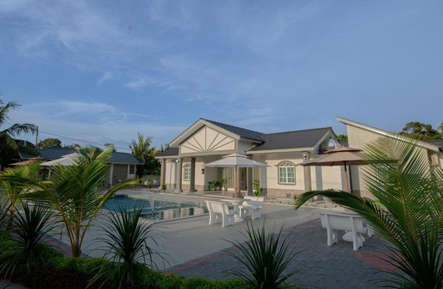 Villa Dracaena Melaka - Private Pool, Hill View, 20 minutes to Town