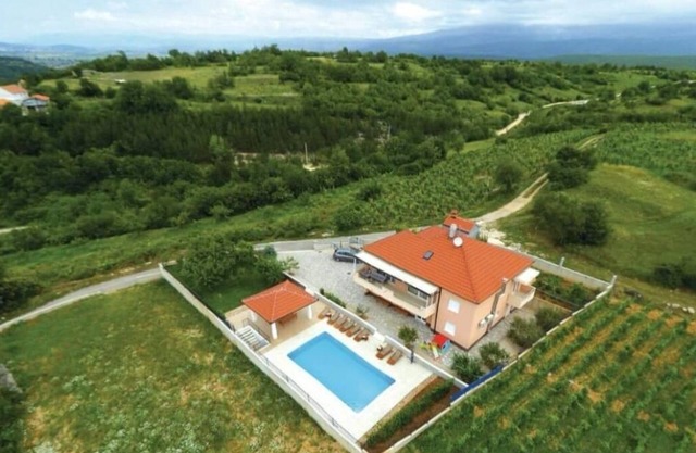 Villa Duje - relax yourself on the top of the hill